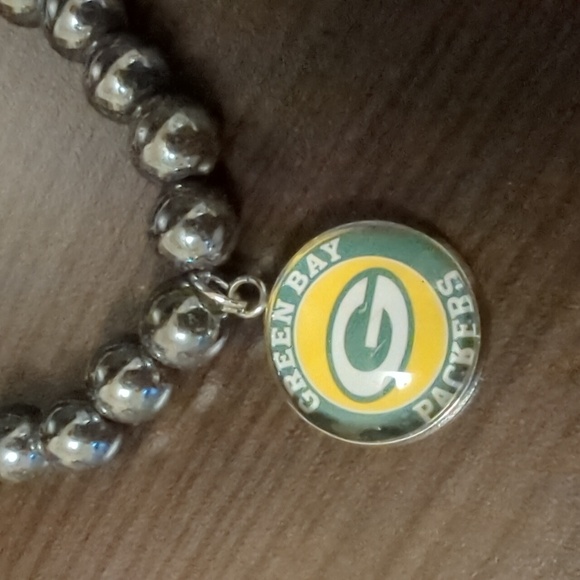 Green Bay Packer beaded Stretch Braclet - Picture 3 of 4